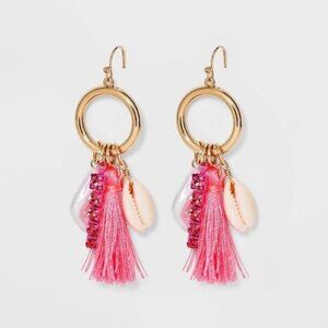 Cowrie Shell Open Hoop Earrings nwt Barbiecore Barbie hot pink